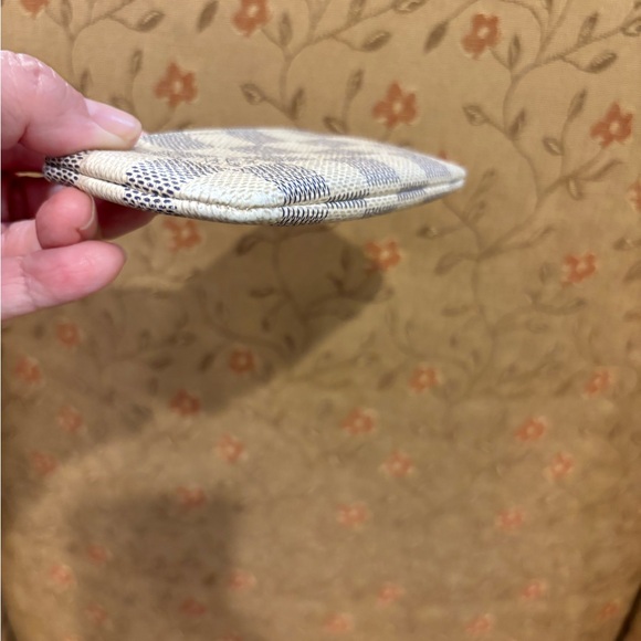 Louis Vuitton Key Pouch - Picture 10 of 12